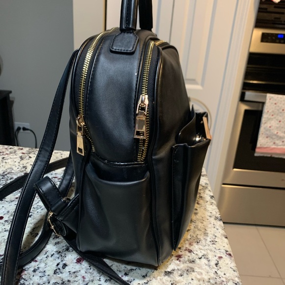 Backpack - Picture 3 of 7